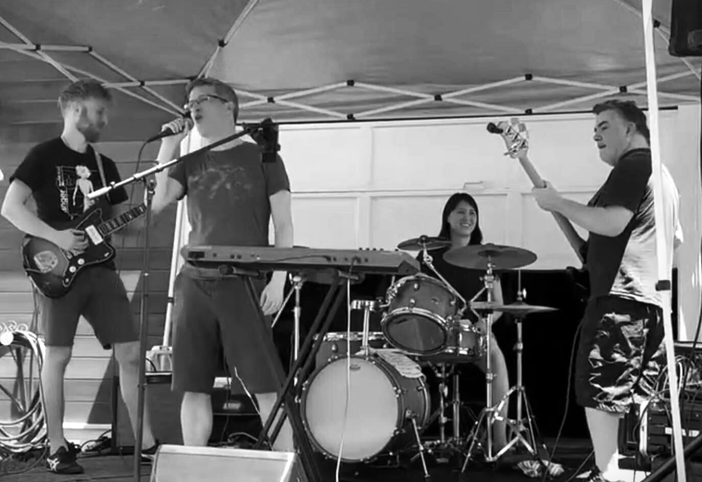 Mental Horse playing live